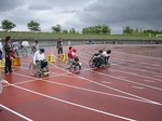 １００ｍ走のスタート準備