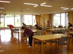 ラジオ体操　前にかがんで.jpg