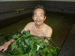 桃の葉はいい香りだよ