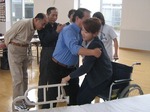 シニア就業支援　福祉施設職業体験　実技　車椅子からベッドへの移乗