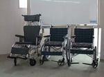 寄付していただきました車椅子三台