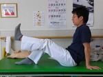 片足上げ　伸ばしながら持ち上げる