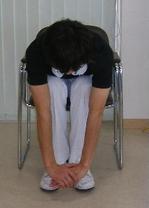 身体を前後に動かす運動　前に倒す