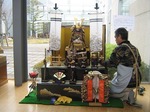 5月人形の飾りつけ