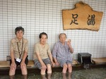 足湯でいい気持ち