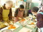 芋煮会でとん汁作り
