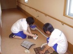 尚志高校生のボランティア　エアコンフィルター清掃