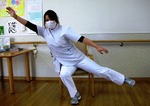 転倒予防とバランス能力　ななめに万歳バランス運動