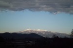 光に輝く雪化粧の安達太良山
