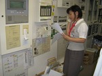 訓練風景　消防署への通報中.jpg