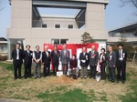 10周年記念植樹後の記念撮影