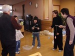 手作りけん玉にチャレンジ