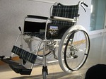 寄贈された車イス