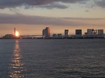 冬の東京湾の夕暮れ（お台場方面）
