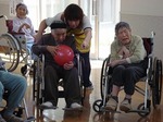 ペットボトルボーリング よ〜く狙って!.jpg