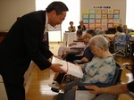 郡山市からの記念品贈呈.jpg