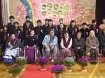 卒業生と一緒に