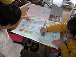カレンダ作り　日にちに色を塗る