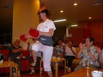 居酒屋職員余興.jpg